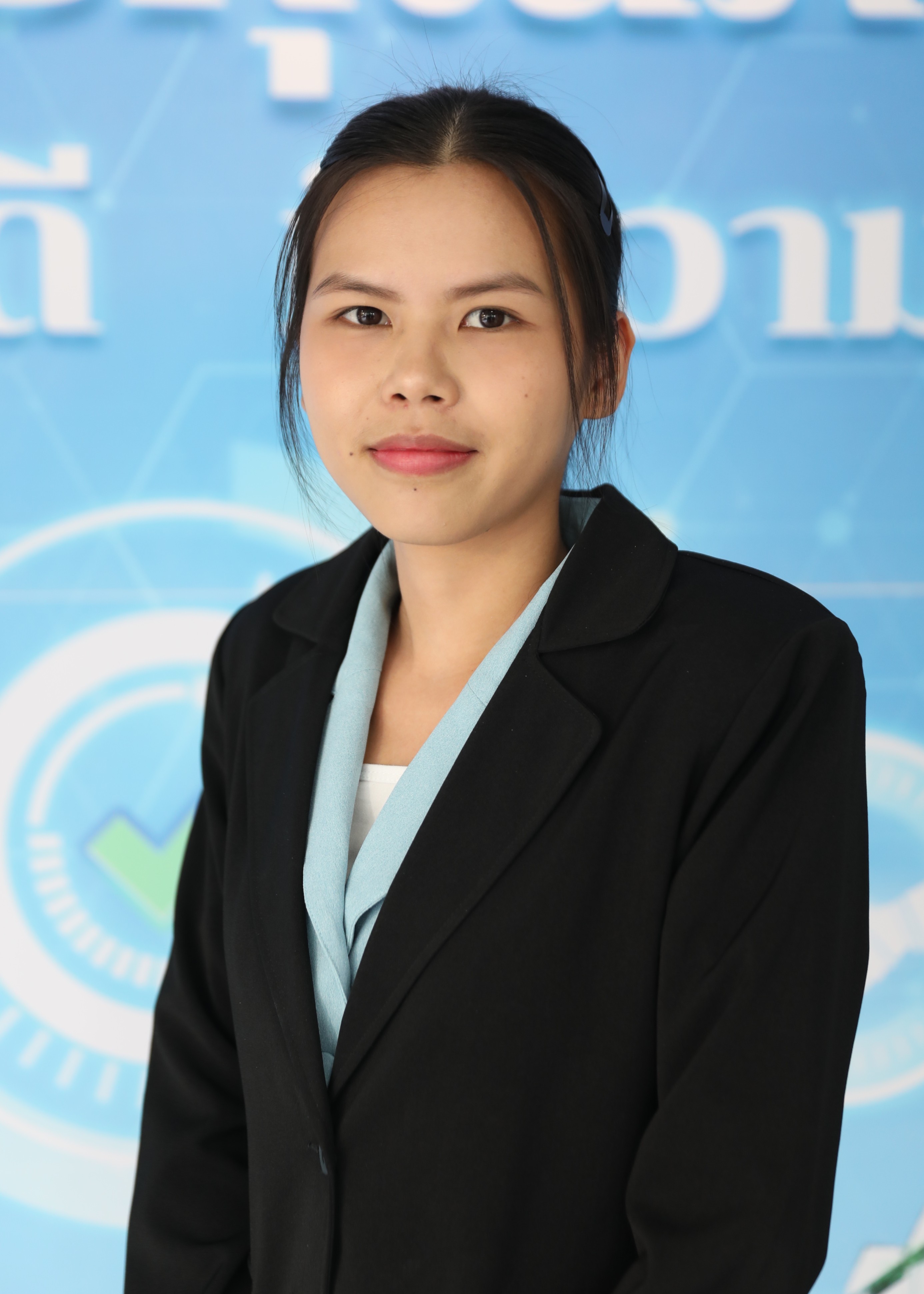 นางสาววุฒิศักดิ์ เหล็กคำ