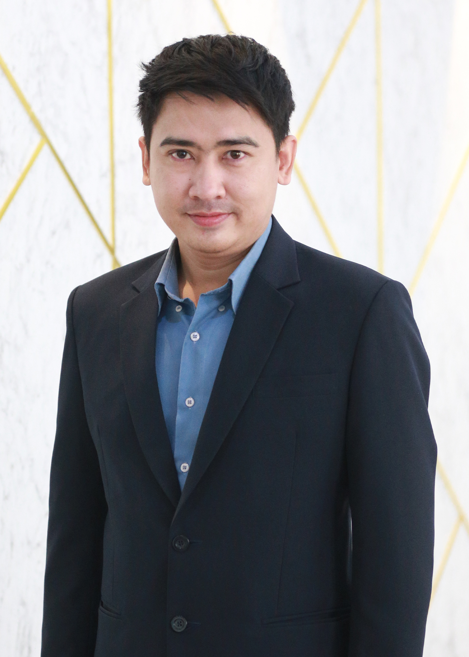 นายวุฒิศักดิ์ เหล็กคำ
