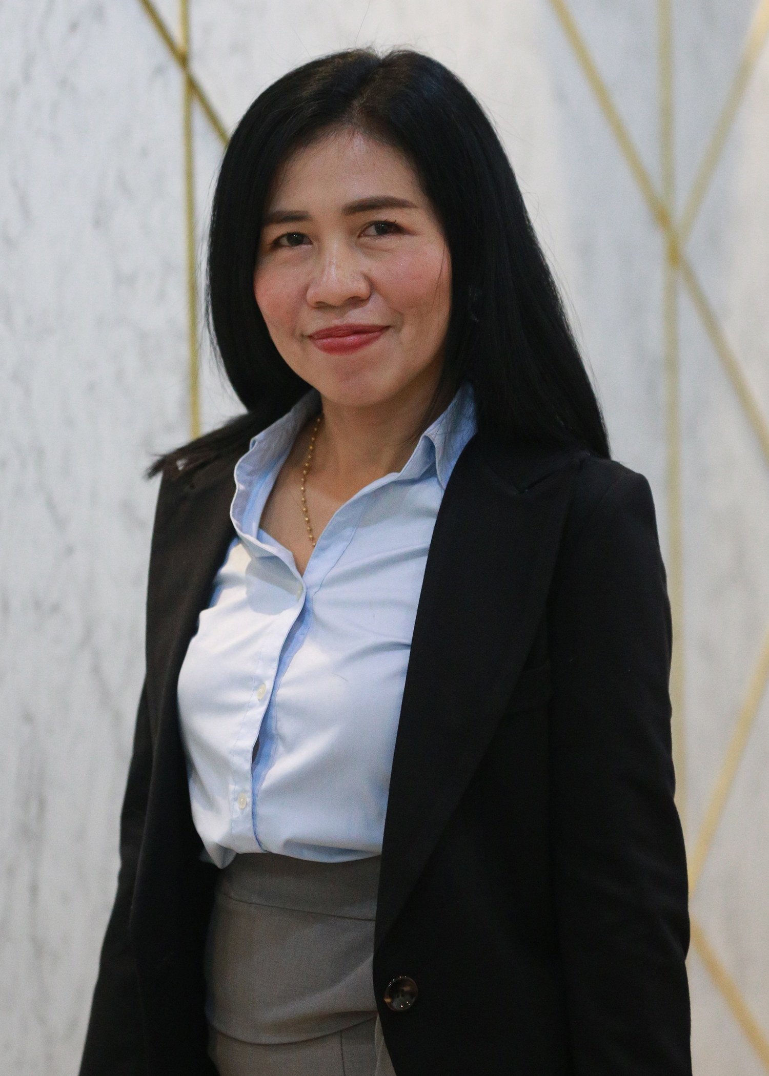 นางสาววุฒิศักดิ์ เหล็กคำ