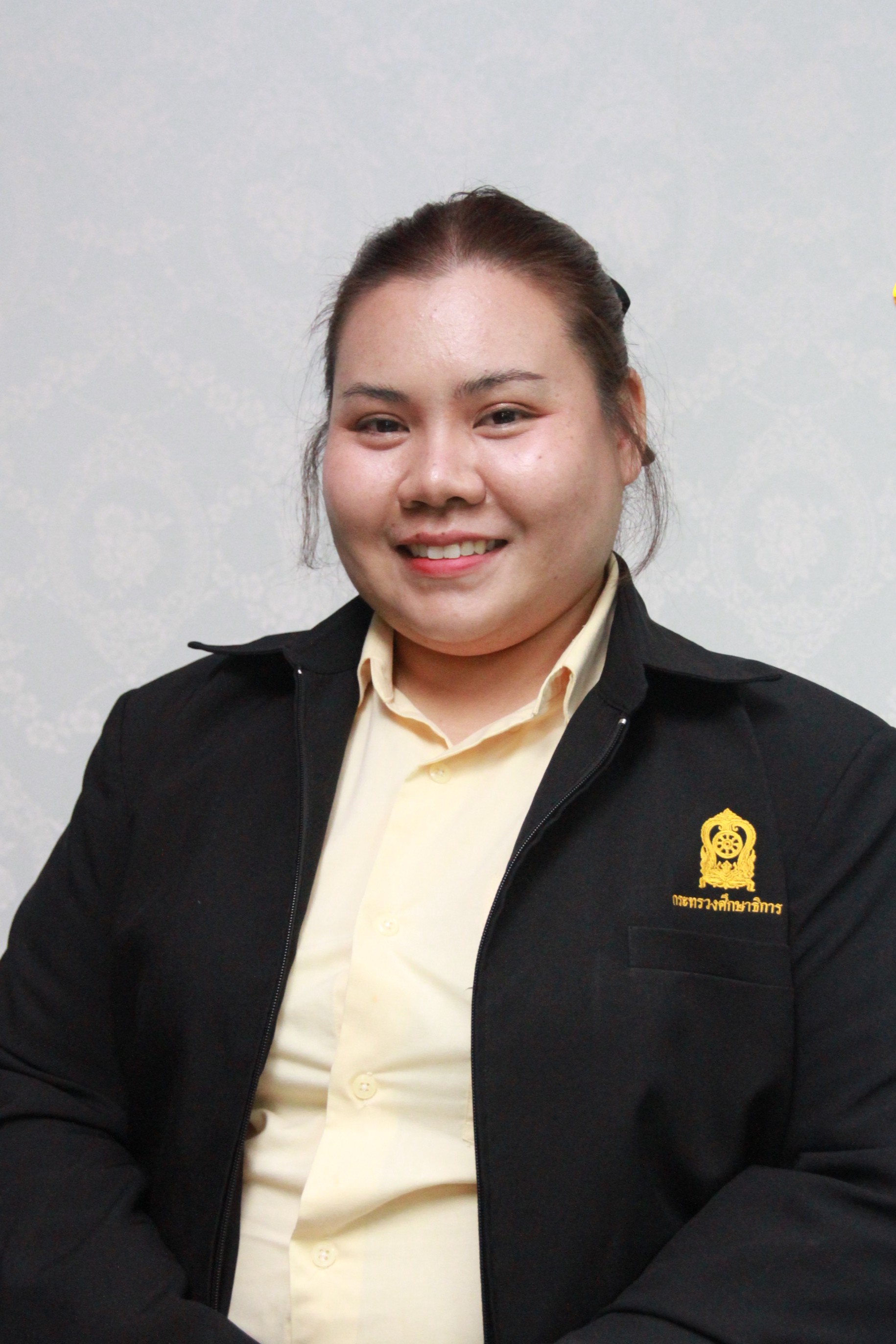 นางสาวน้องนุช ธราดลรัตนากร